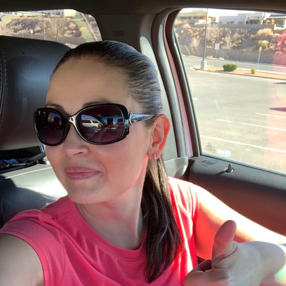 Meet your Posher, Ana - Picture 1 of 1